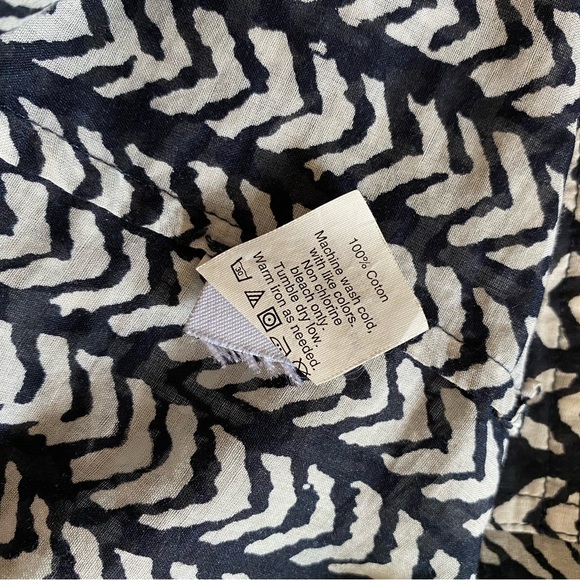 J Crew Top size XS Black White Chevron Print Pocket 1/2 Button Up Roll Sleeves - Picture 5 of 5